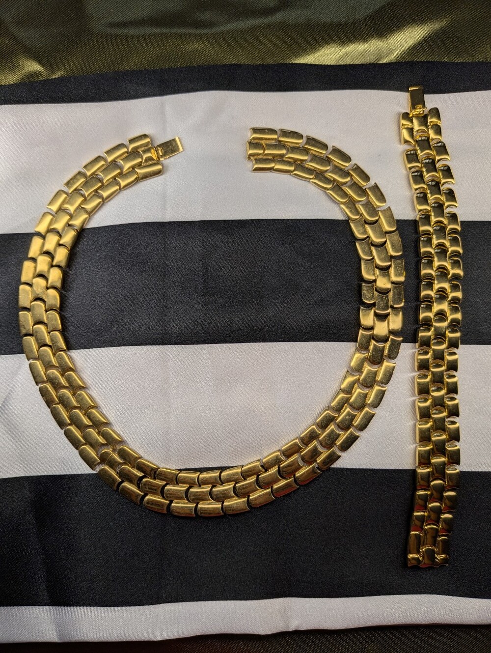 Vintage Gold Tone Linked Collar Necklace and Bracelet Set